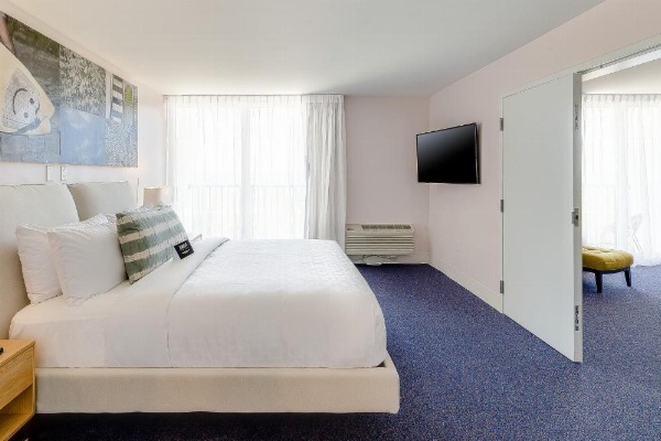 Plunge Beach Hotel image 17